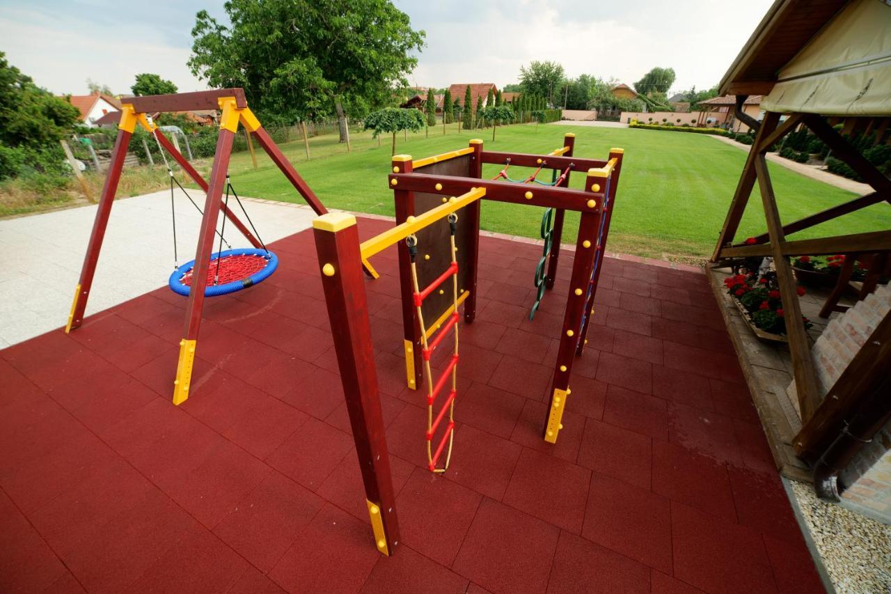 Relax Apartmanhaz Morahalom Ngoại thất bức ảnh